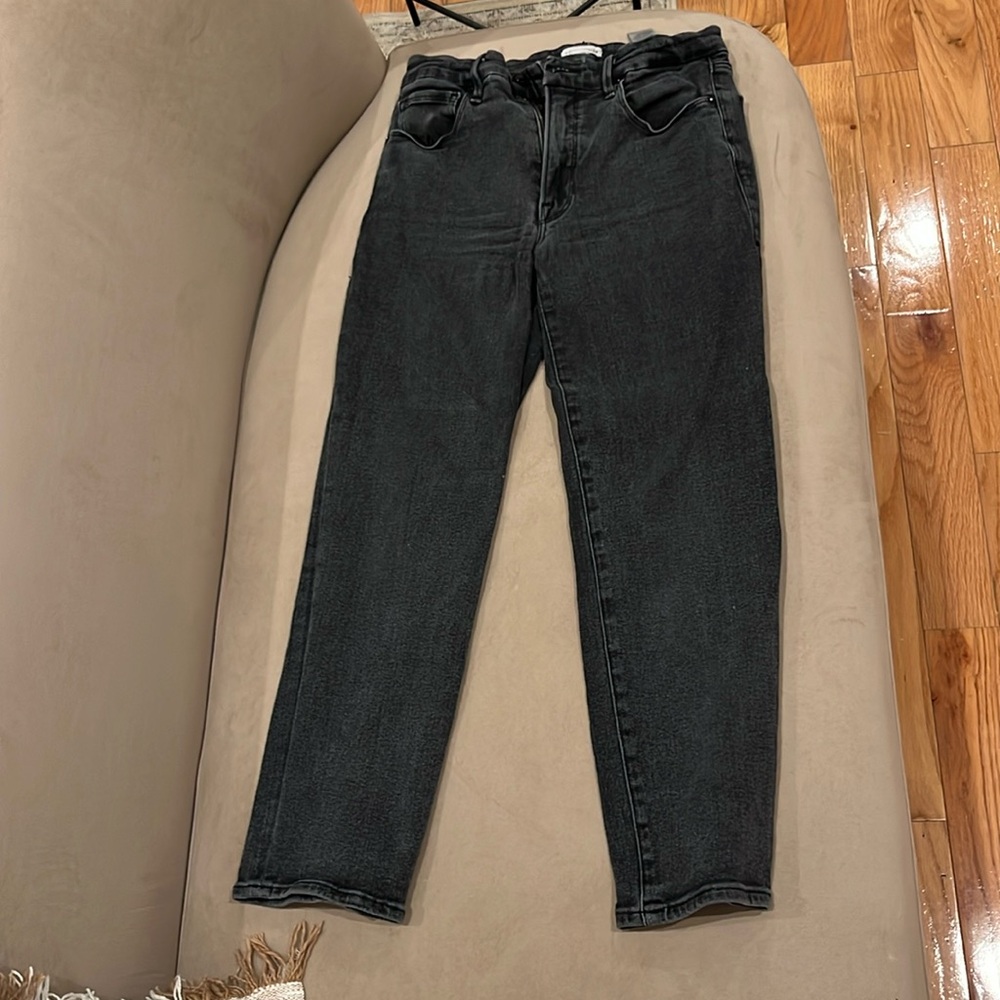 Good American Straight Leg Jeans in Washed Black